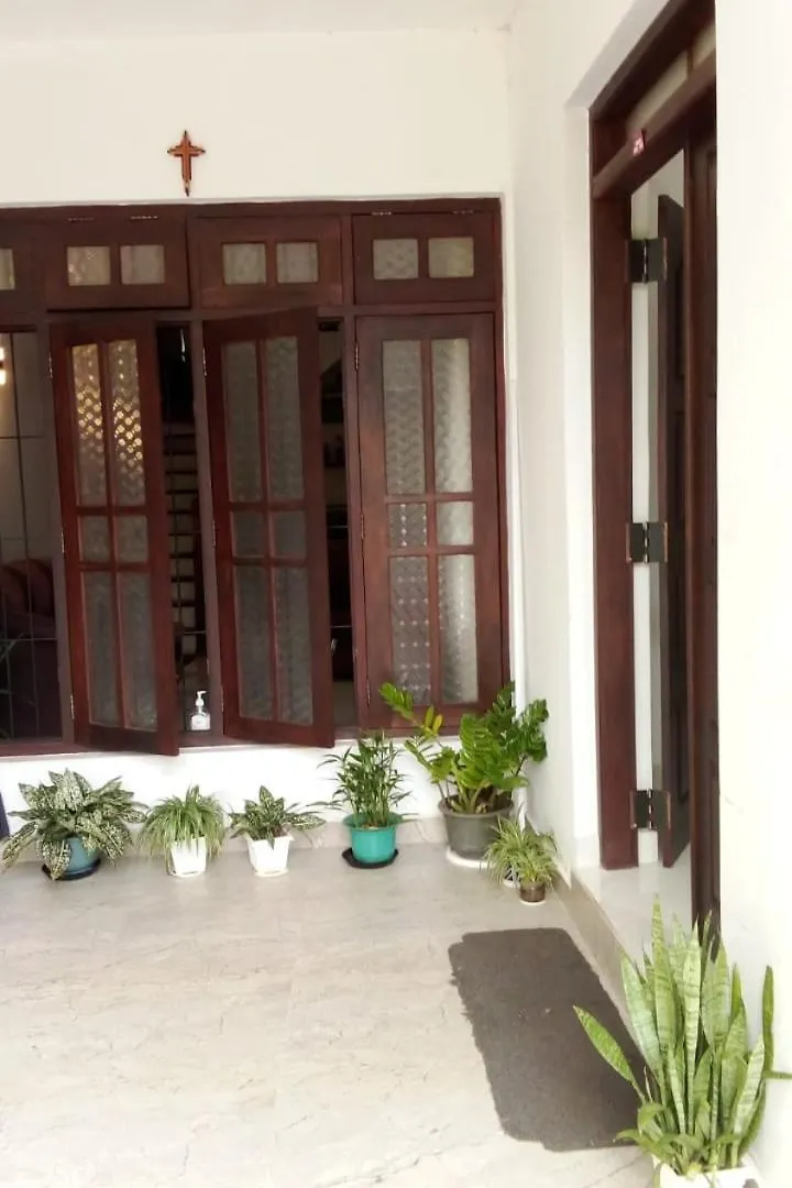 Bernard Homestay كاندي 0*,