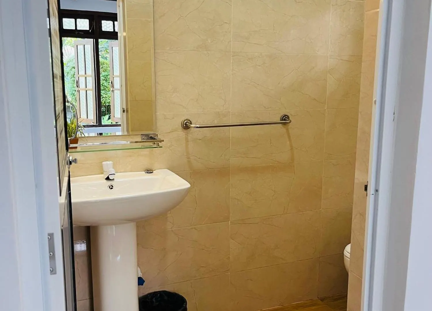 Bernard Homestay كاندي