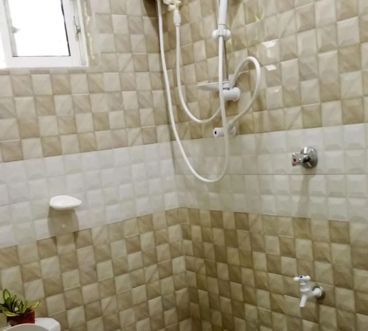 Bernard Homestay كاندي